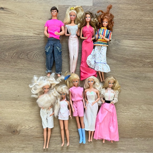 Lot of 7 Vintage Barbies Assorted 1 Ken and 1 Skipper w Vintage Clothes - Picture 1 of 3